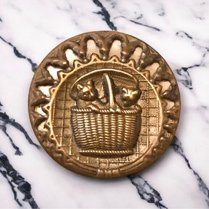 Victorian Vintage Antique Brass Picture Button Kittens In A Basket